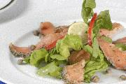 Carpaccio de salmon fresco a las finas hierbas